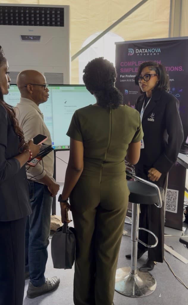 Visitors gathered at the DataNova Academy screen.